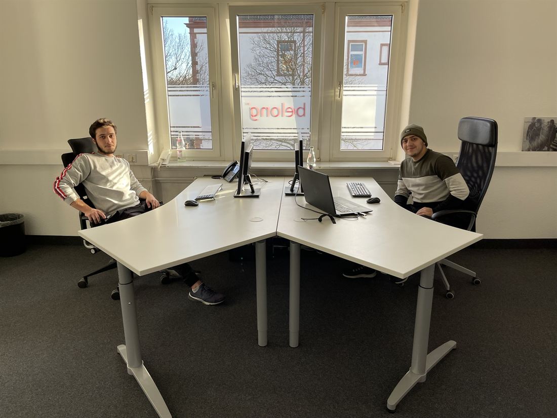 Büro eingerichtet und vernetzt