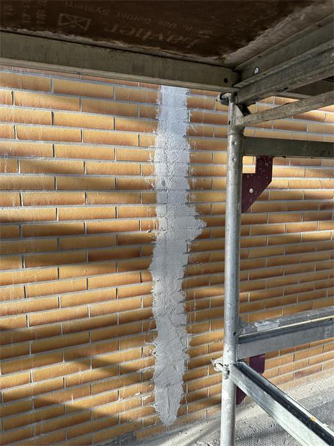 Leitung an der Fassade
