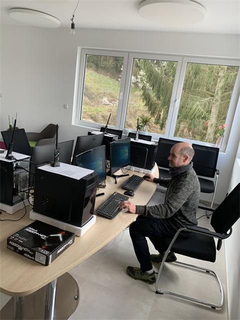 Fertig eingerichteter Arbeitsplatz