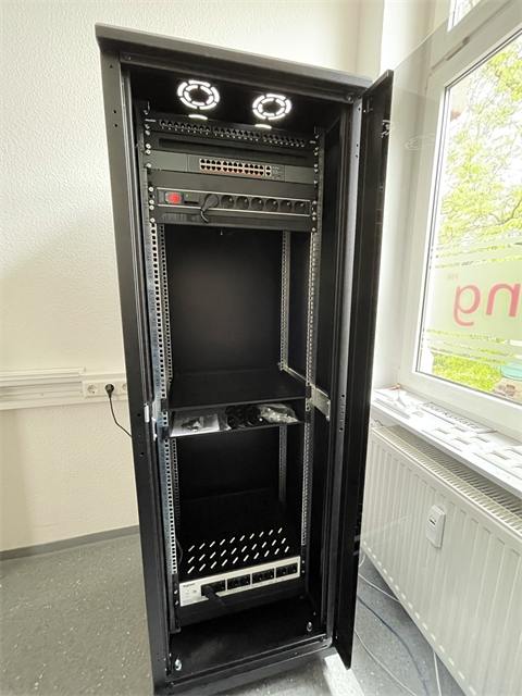 Neuer Serverschrank