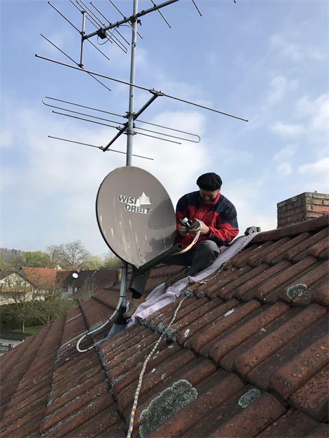 SAT-Antenne auf dem Dach