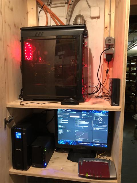 Leistungsstarker PC im Regal
