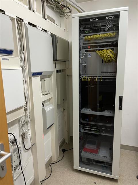 Netzwerkschrank im Büro