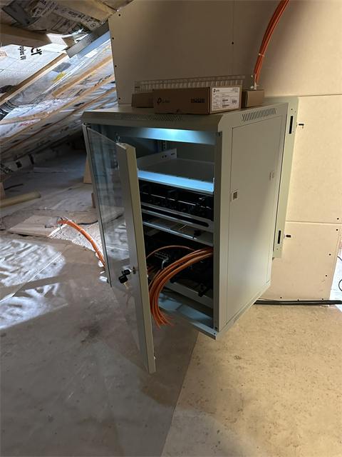 Verteilerschrank im Dachboden