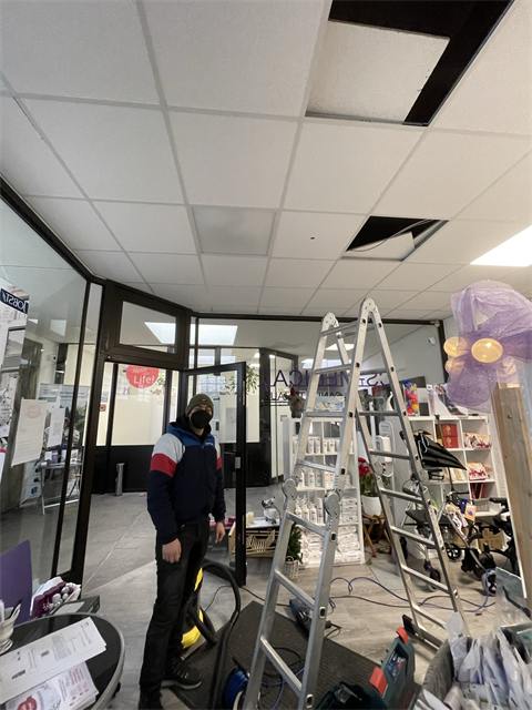 Installation in der Zwischendecke