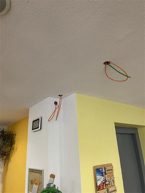 Kabeldurchführung an der Decke