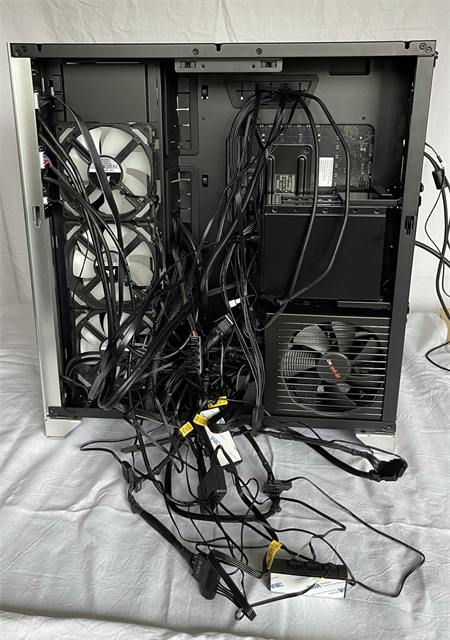 PC-Gehäuse beim Aufbau