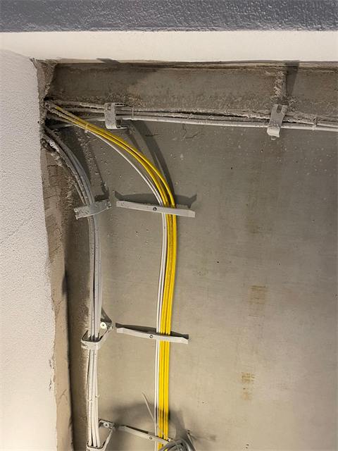 Kabelführung im Schacht