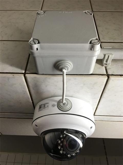 Dome-Kamera unter der Decke